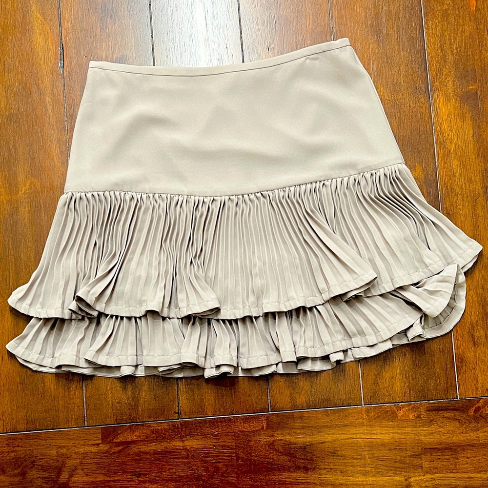 ❤️ BCBGMaxAzria hazelnut Pleated Mini Skirt